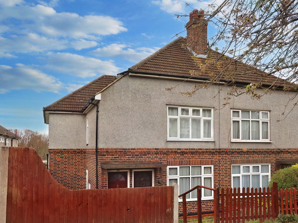 2 bed flat for sale in Surbiton Hill Park, Surbiton, Surrey KT5 Zoopla