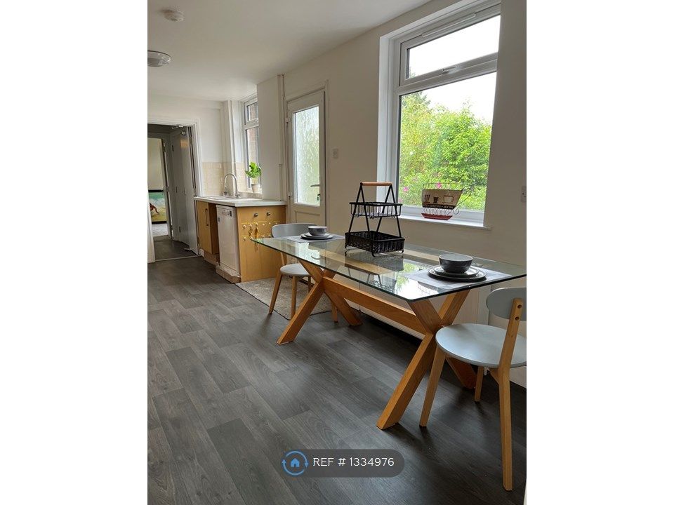 Room to rent in Roundhill Road, Kettering NN15 Zoopla