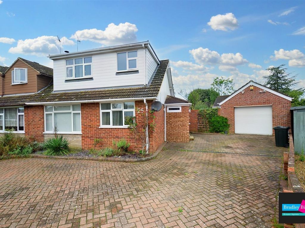 4 bed semidetached house for sale in Molloy Road, Shadoxhurst, Ashford