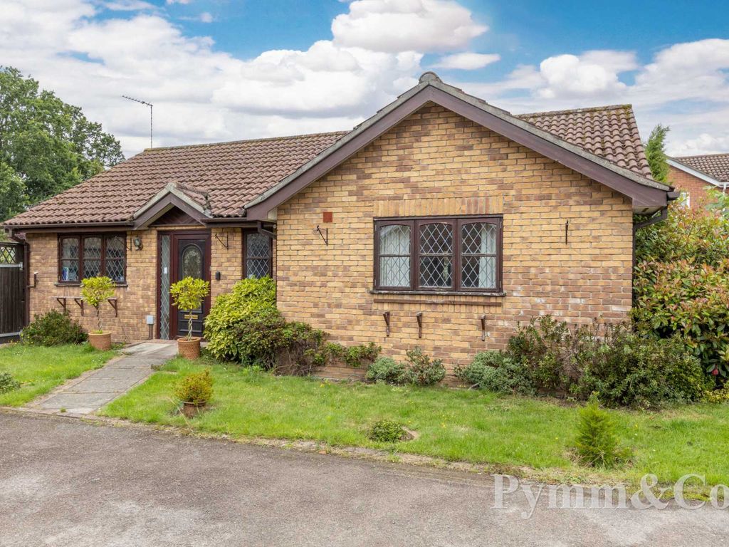 3 bed detached bungalow for sale in Bronde Close, Old Catton NR6, £