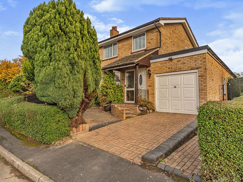 3 bed semidetached house for sale in Wallers Close, Great Chishill