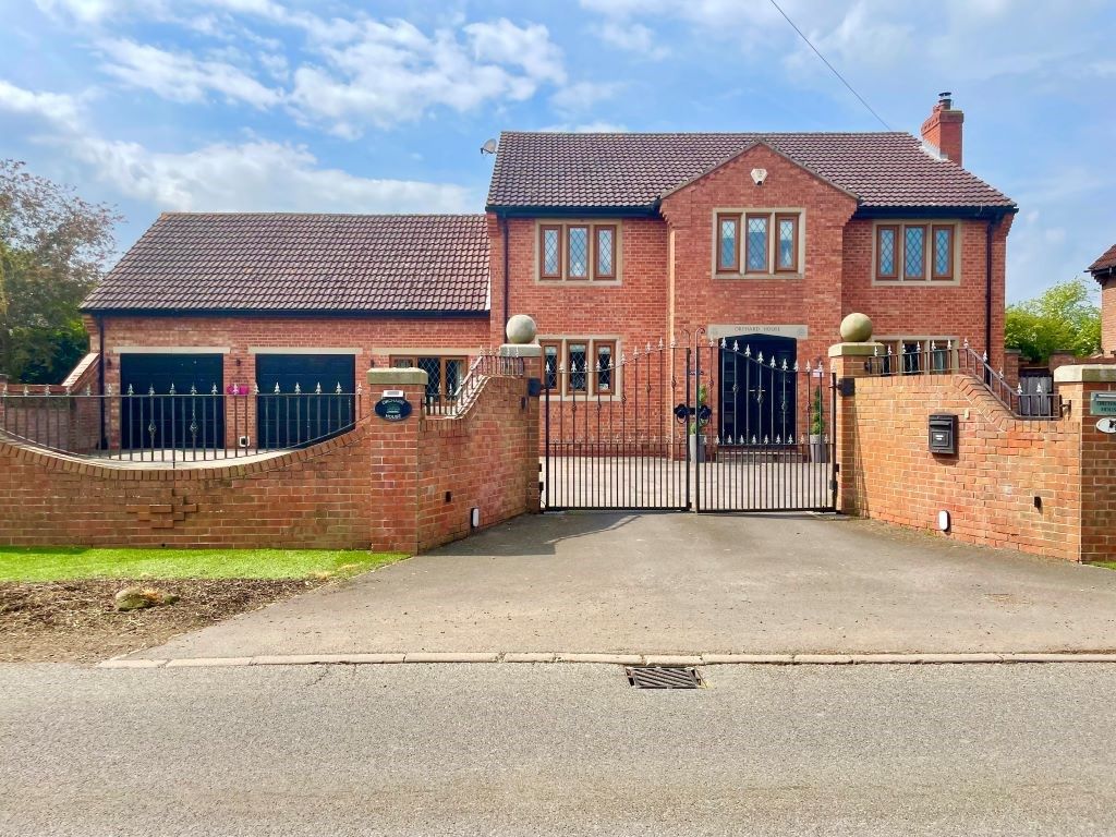 5 bed detached house for sale in Thorpe In Balne, Doncaster DN6, £