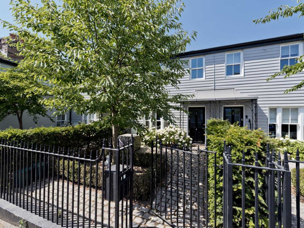 2 bed terraced house for sale in High Street, Thames Ditton KT7 Zoopla