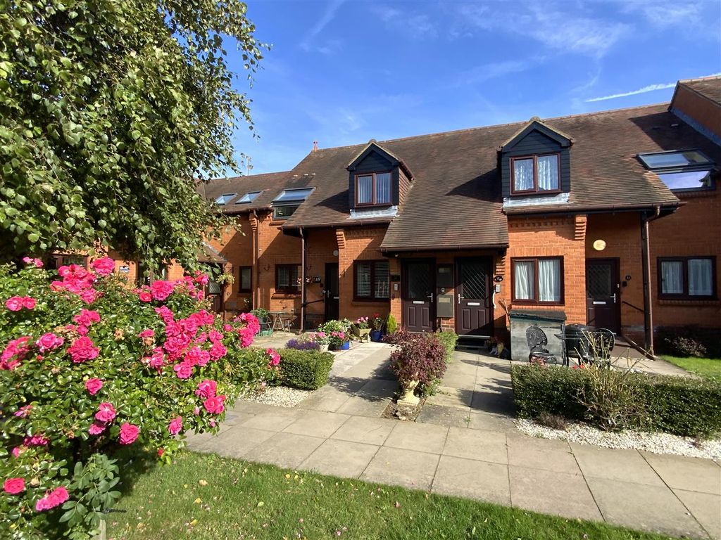 2 bed flat for sale in Fegans Court, Stony Stratford, Milton Keynes