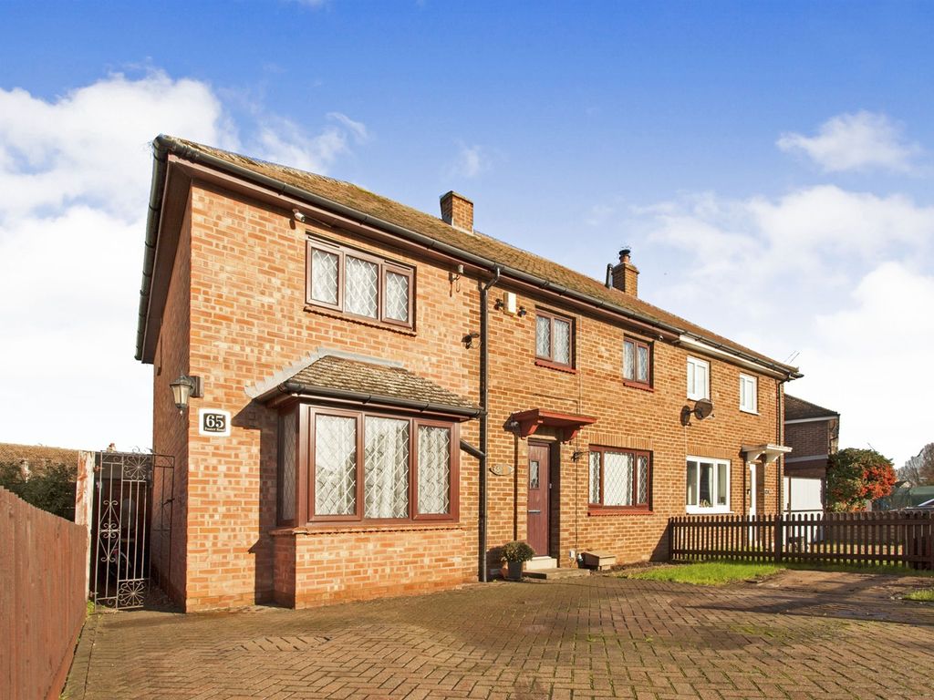 4 bed semidetached house for sale in Foster Road, Trumpington