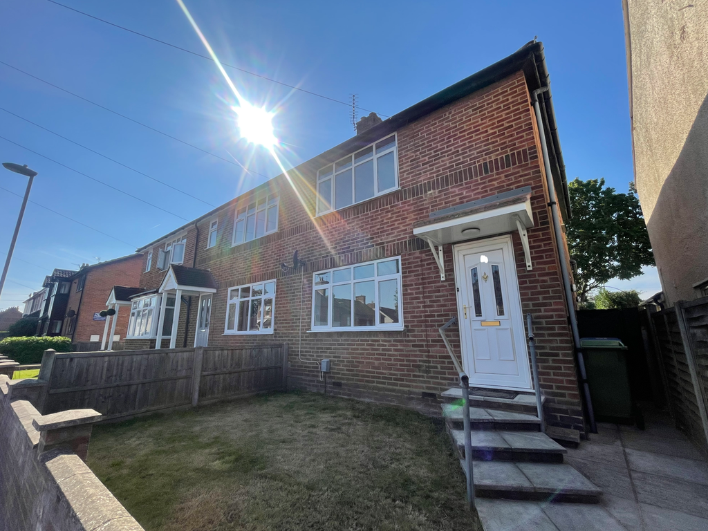 2 bed property to rent in Herrett Street, Aldershot GU12, £1,400 pcm