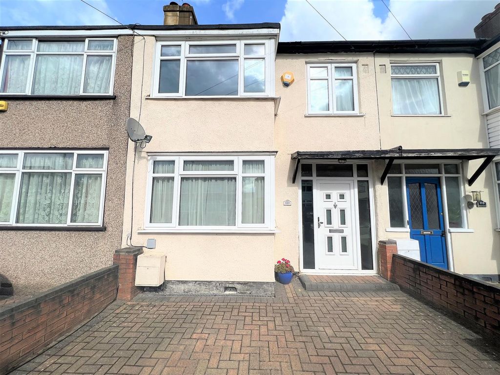 3 bed terraced house to rent in Midhurst Gardens, Uxbridge UB10, £1,900