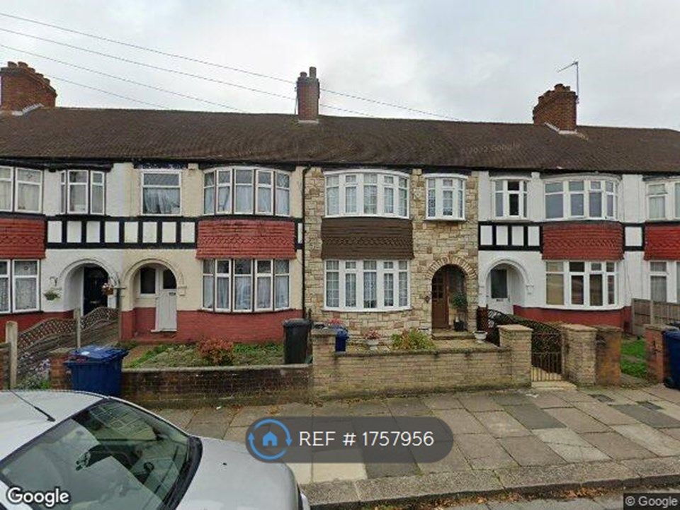 3 bed terraced house to rent in Ribblesdale Avenue, Northolt UB5, £
