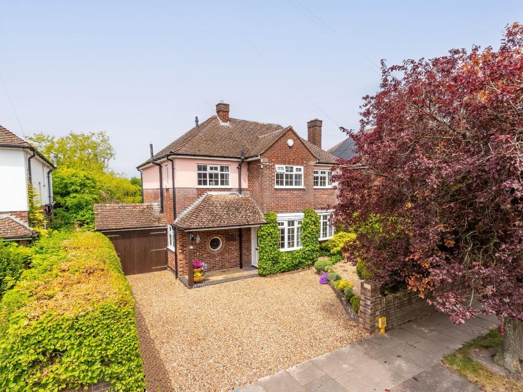 4 bed detached house for sale in Lancot Avenue, Dunstable LU6, £700,000