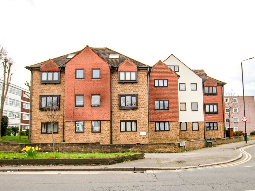 Studio to rent in Manor Road, Wallington SM6, £1,000 pcm Zoopla