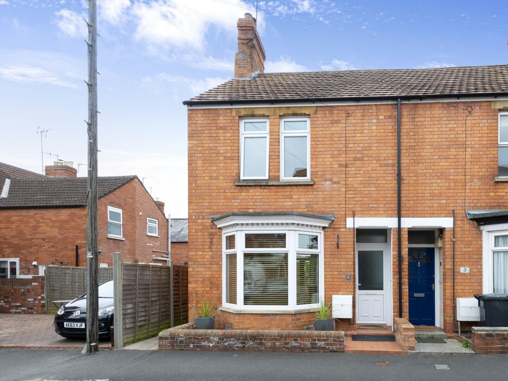 3 bed end terrace house for sale in Crofton Road, Yeovil BA21, £195,000 Zoopla