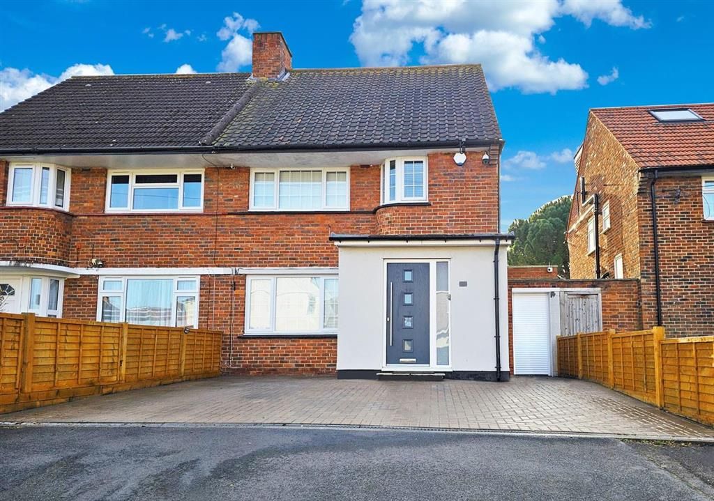 3 bed semidetached house for sale in Keats Way, Croydon, Surrey CR0, £