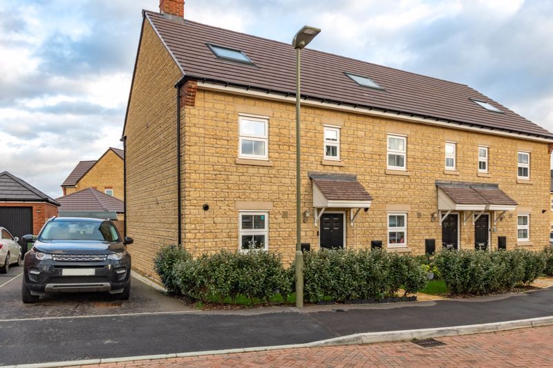 3 bed semidetached house for sale in The Dyggel, Stanford In The Vale