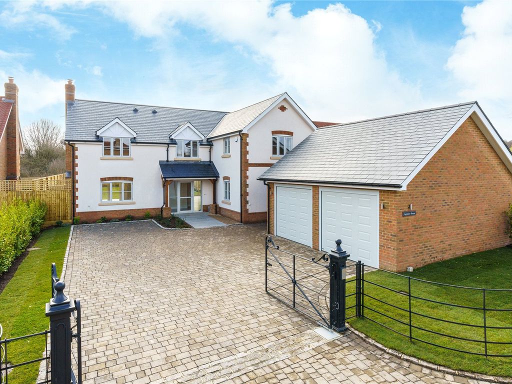 New home, 4 bed detached house for sale in Meadow Lane, South Heath