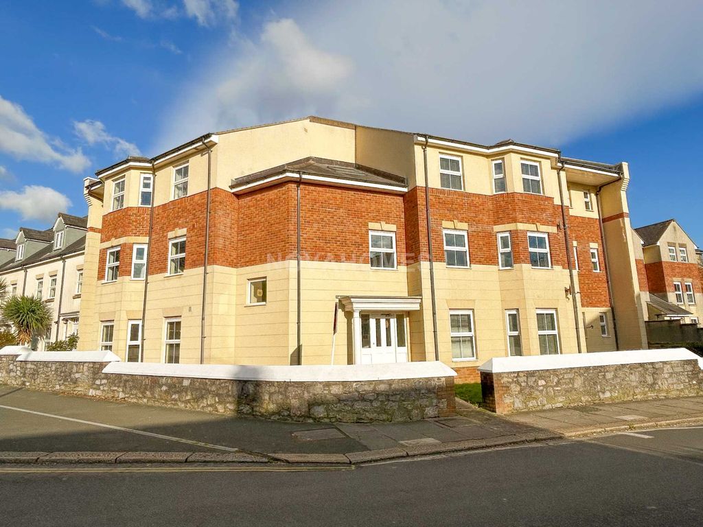 2 bed flat to rent in Beacon Park Road, Plymouth PL2, £950 pcm Zoopla