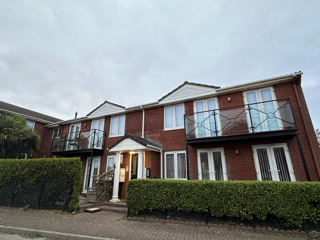 2 bed flat to rent in Beach Road, Weston Super Mare BS22, £895 pcm Zoopla