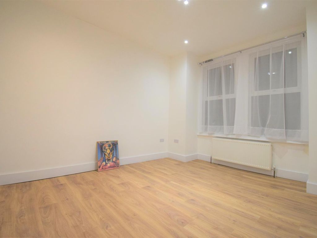 2 bed flat to rent in Bruce Road, Mitcham CR4 Zoopla