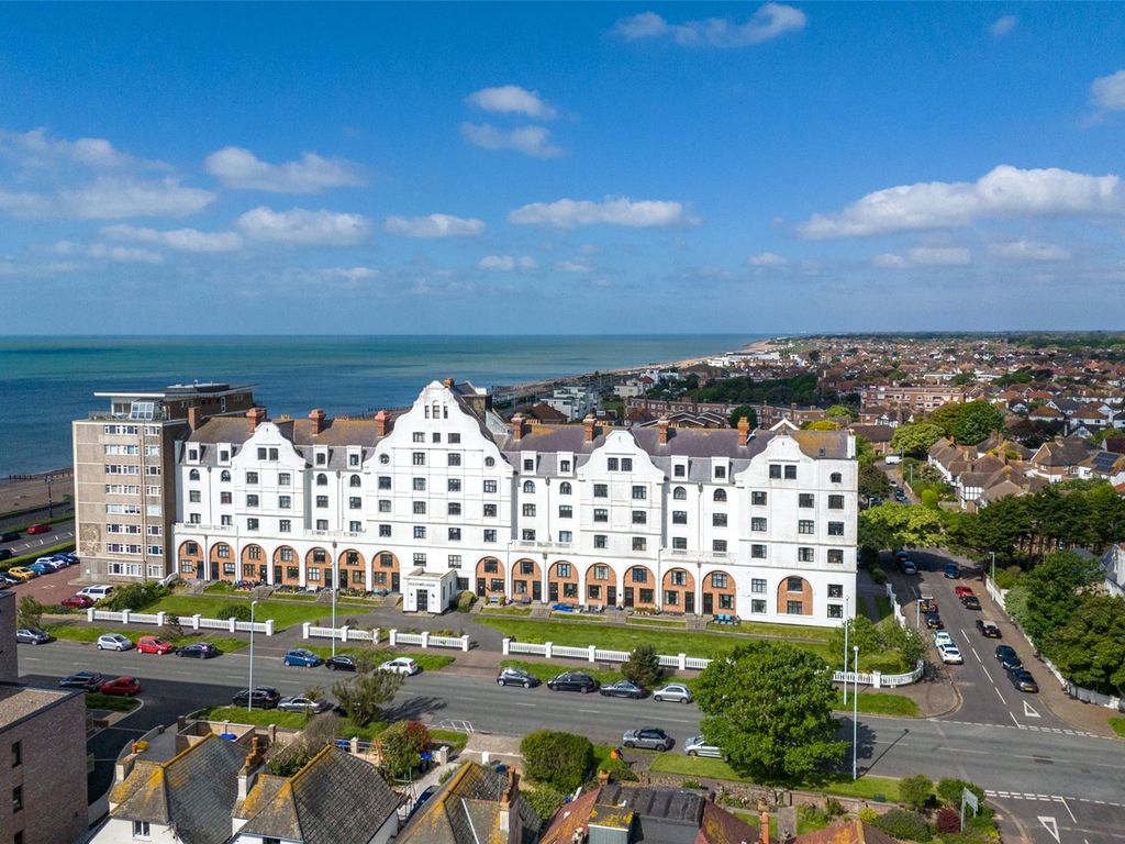 2 bed flat for sale in Grand Avenue, Worthing, West Sussex BN11, £