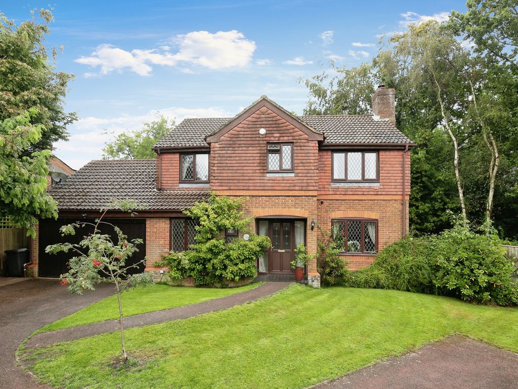 4 bed detached house for sale in Bay Tree Close, Heathfield, East