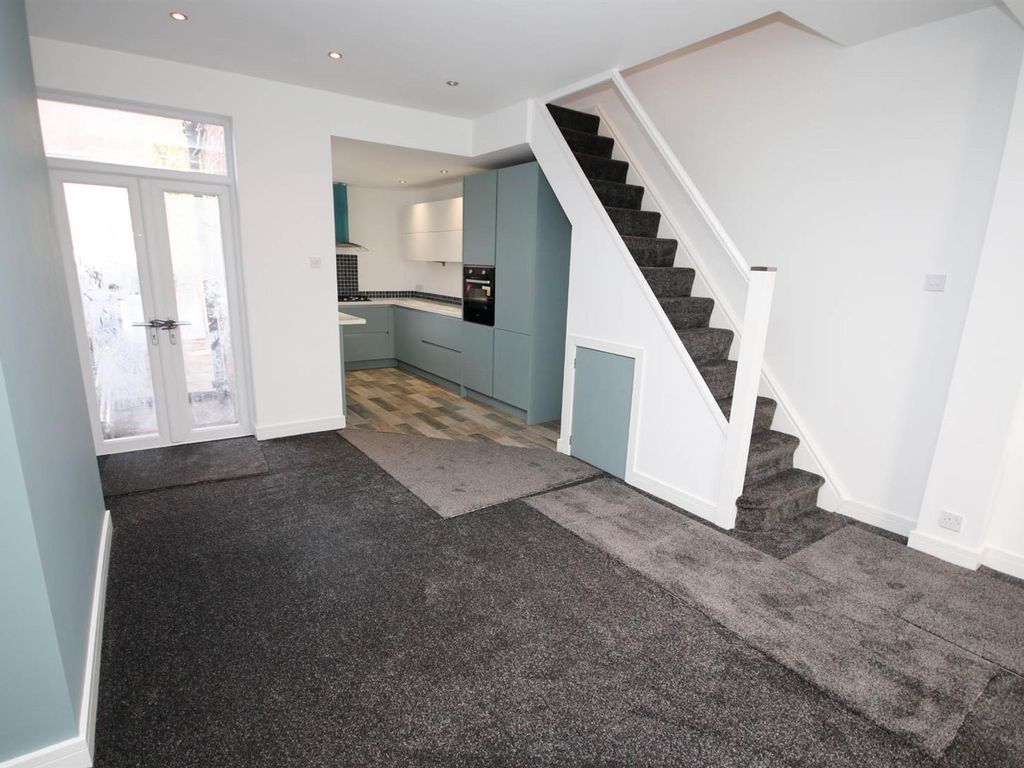 3 bed terraced house to rent in Higher Croft, Eccles, Manchester M30, £