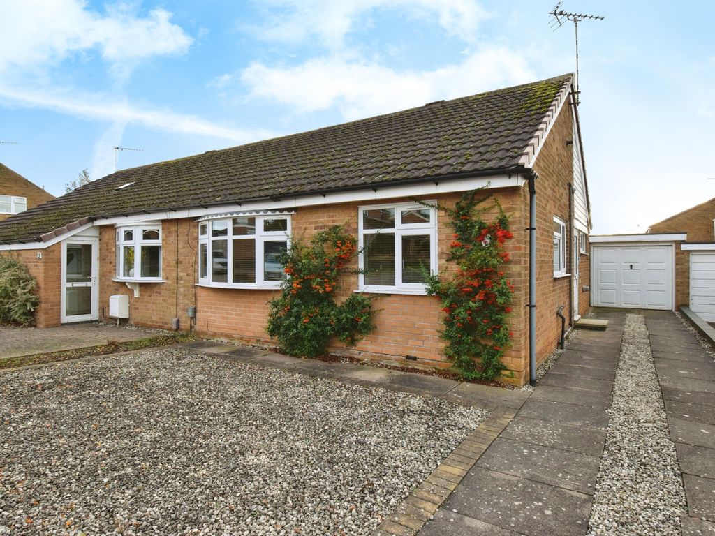 2 bed bungalow for sale in Dorchester Close, Wigston, Leicestershire