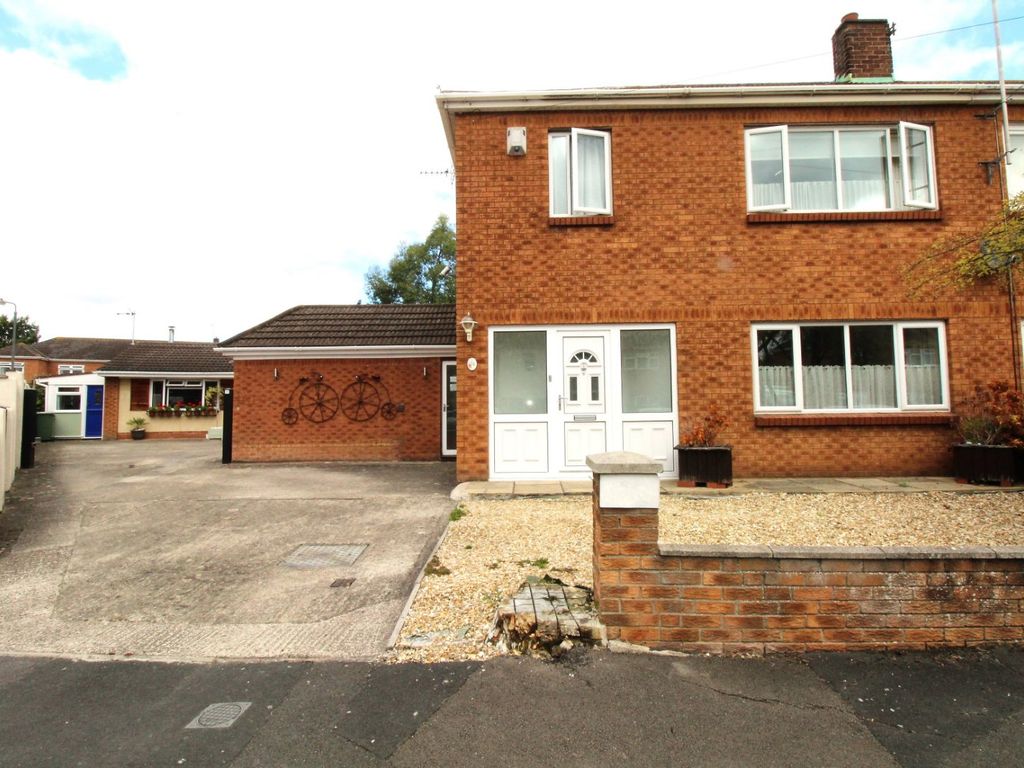 3 bed bungalow for sale in The Avenue, Little Stoke, Bristol