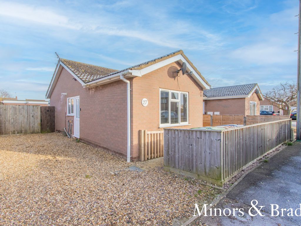 2 bed semidetached bungalow for sale in Queens Drive, Friday Bridge