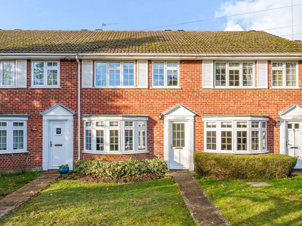 3 bed terraced house for sale in Madeira Road, West Byfleet KT14, £