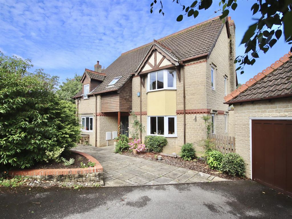 5 bed detached house for sale in Lansdowne Crescent, Derry Hill, Calne