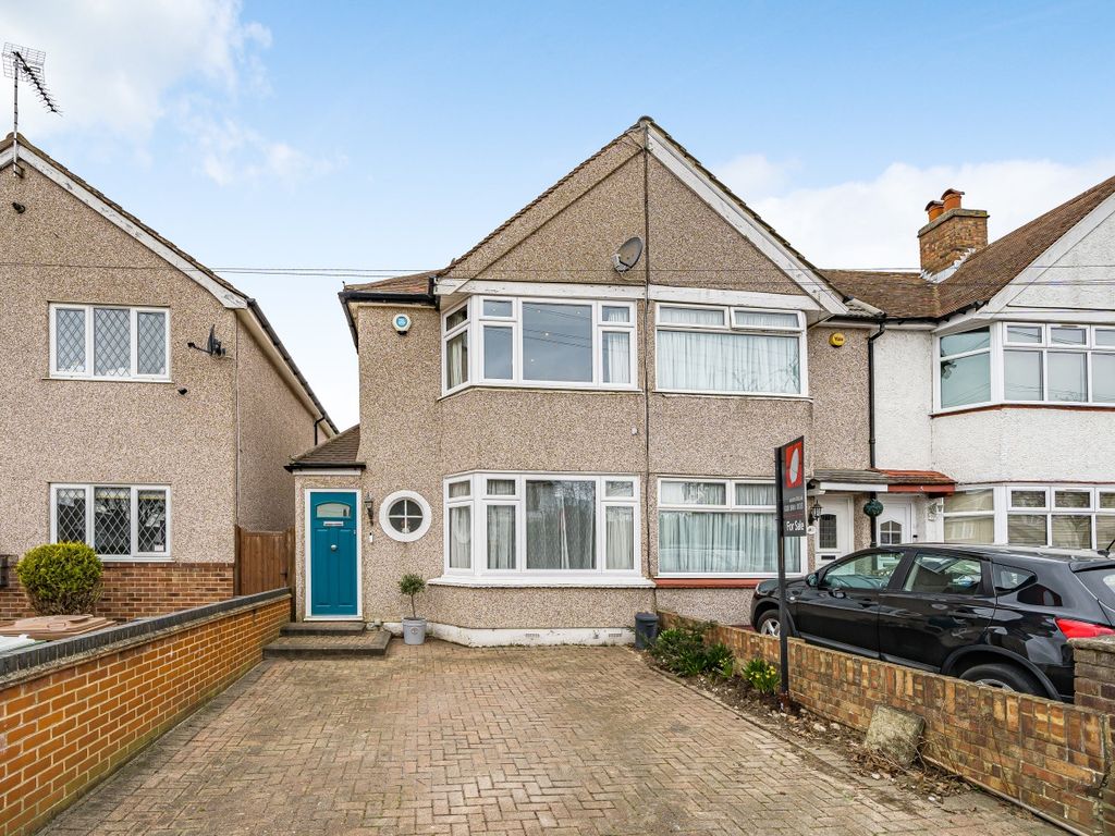 2 bed end terrace house for sale in Penshurst Avenue, Blackfen, Sidcup
