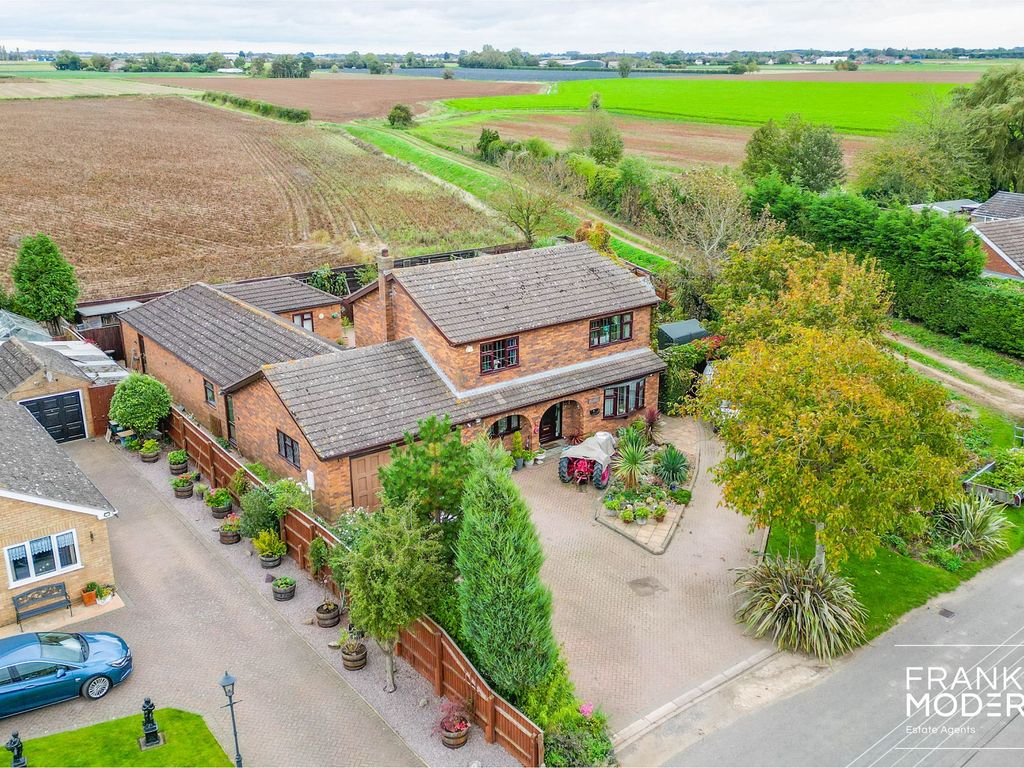 5 bed detached house for sale in Pipwell Gate, Moulton Seas End PE12, £