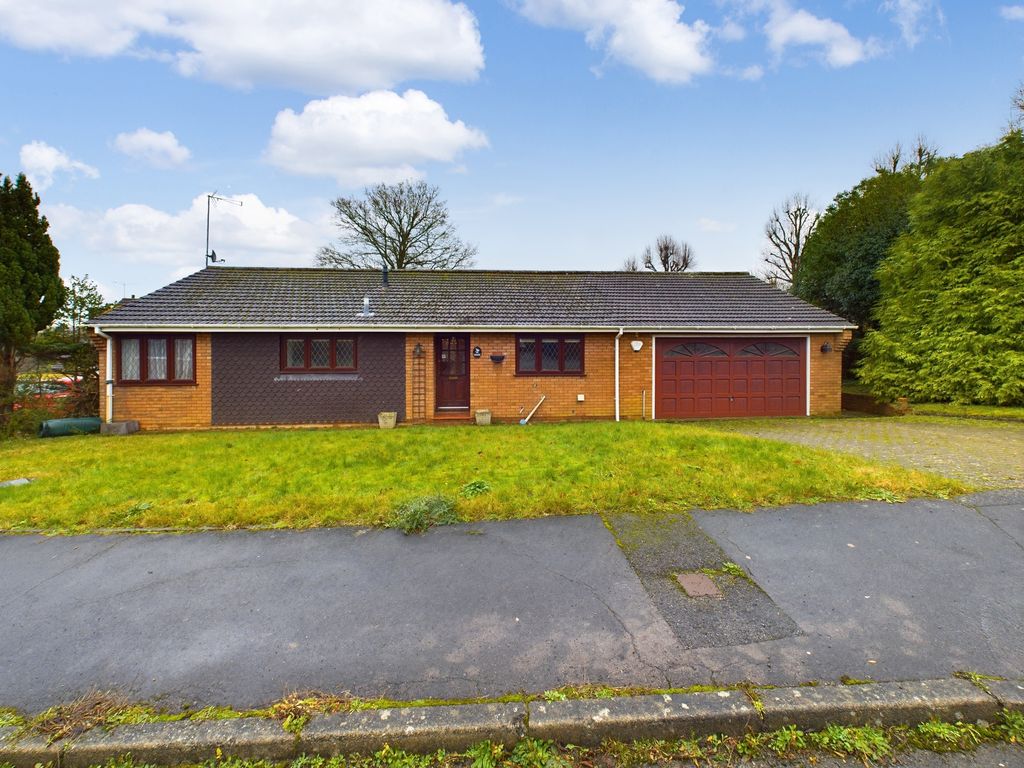 3 bed detached bungalow for sale in Wychwood, Little Kingshill, Great