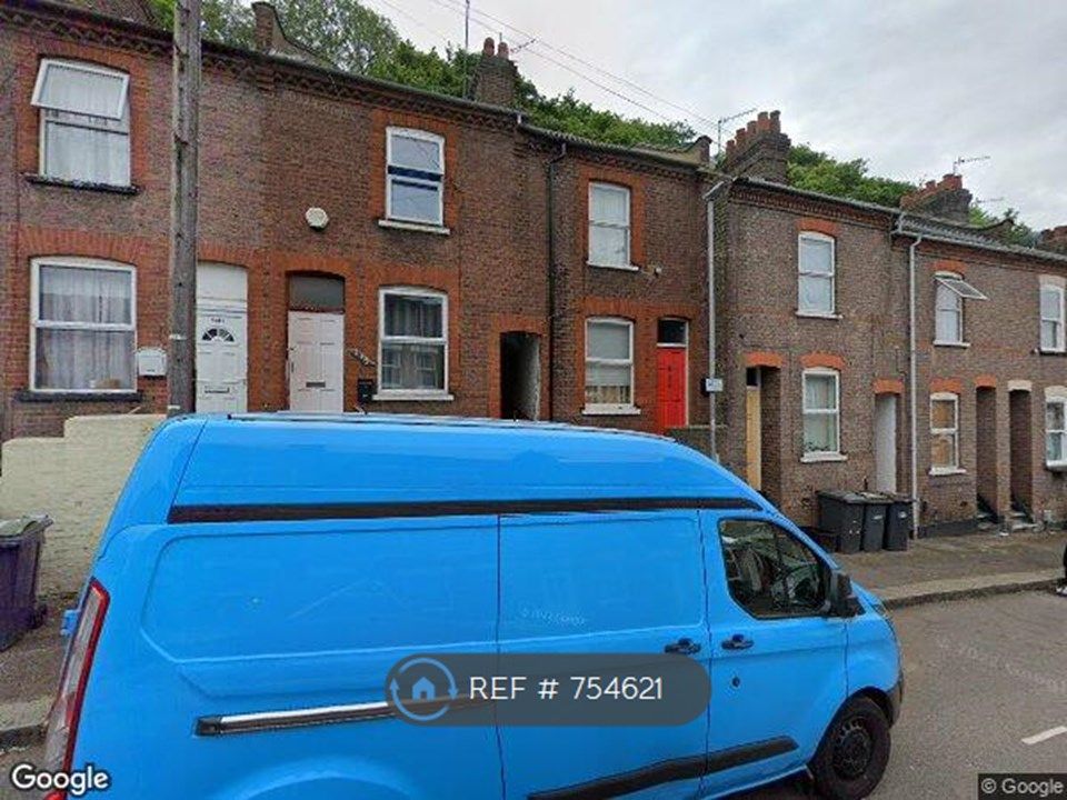 2 bed terraced house to rent in Hartley Road, Luton LU2, £1,150 pcm