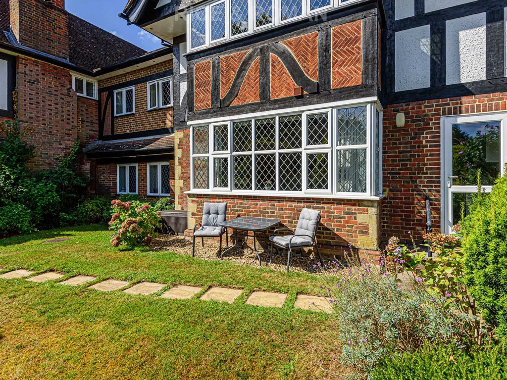 2 bed flat for sale in Copsem Lane, Esher KT10 Zoopla