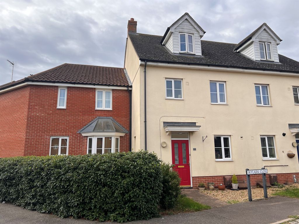 3 bed town house for sale in Skylark Close IP32 Zoopla