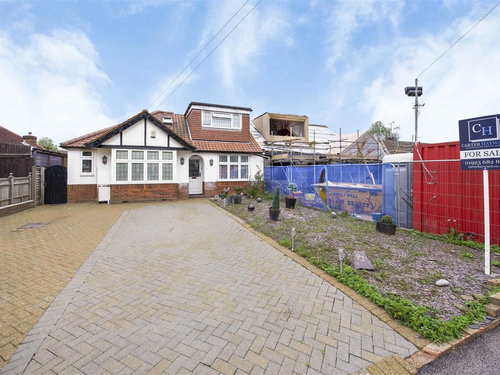 4 bed semidetached house for sale in Stanley Avenue, Chiswell Green