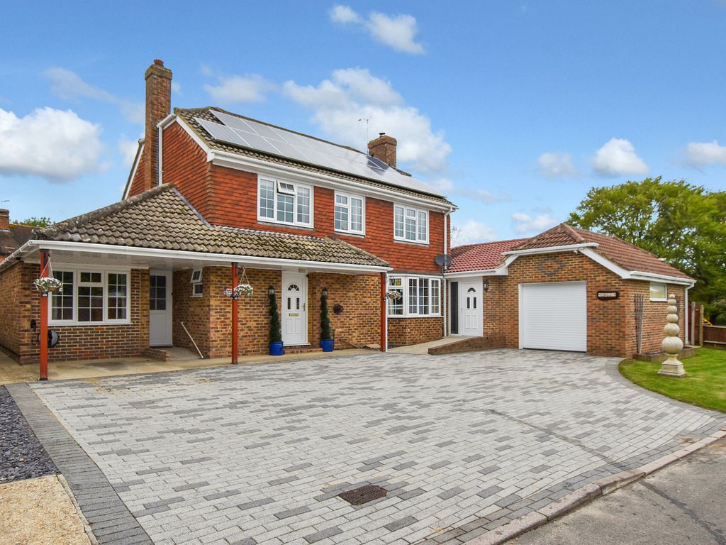 5 bed detached house for sale in Greenside, High Halden, Tenterden TN26