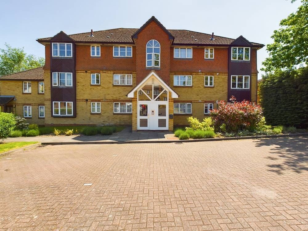 2 bed flat for sale in Thompson Way, Rickmansworth, Hertfordshire WD3