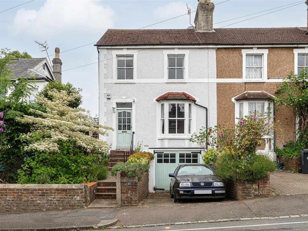 3 bed property for sale in Upper Bridge Road, Redhill RH1, £625,000