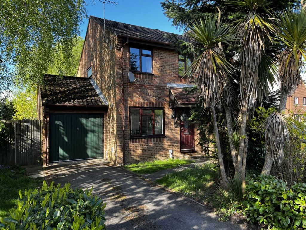 3 bed property to rent in Morden Close, Bracknell RG12, £1,750 pcm Zoopla