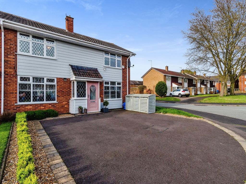 3 bed end terrace house for sale in Brookhouse Close, Featherstone