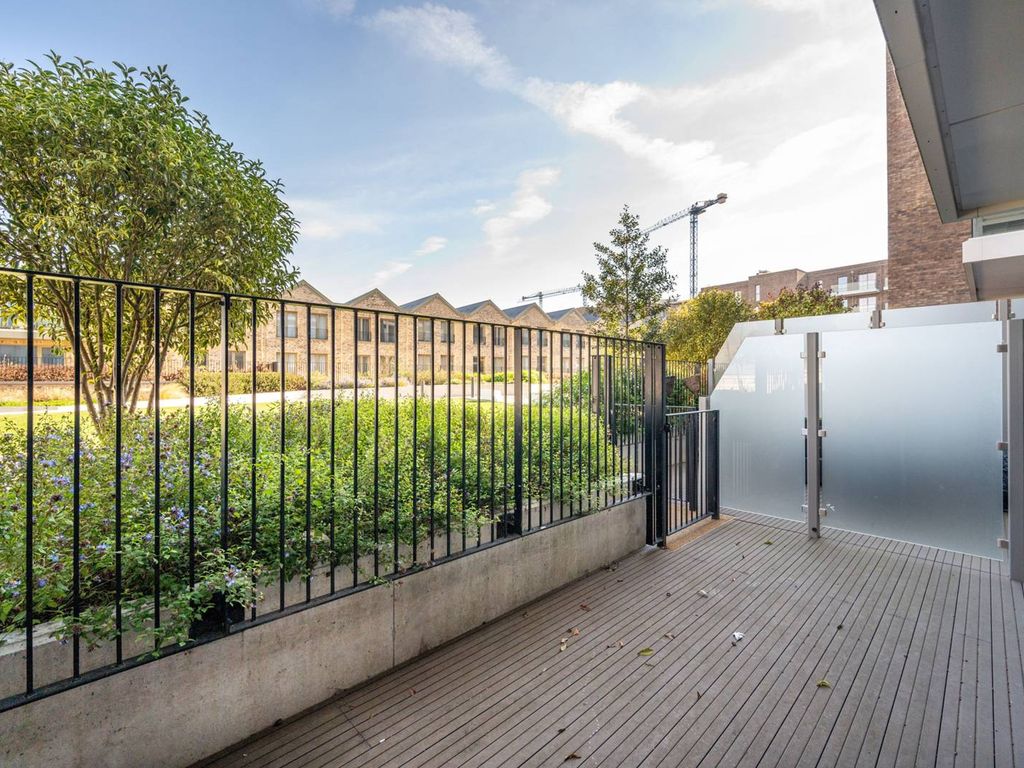 4 bed flat to rent in Barking, Barking IG11 Zoopla