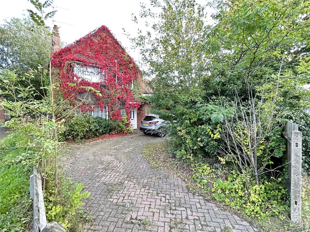 3 bed detached house for sale in Robinhood Lane, Winnersh, Wokingham