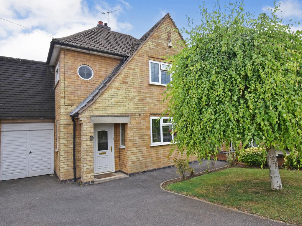 4 bed detached house for sale in Waldron Drive, Oadby, Leicester LE2