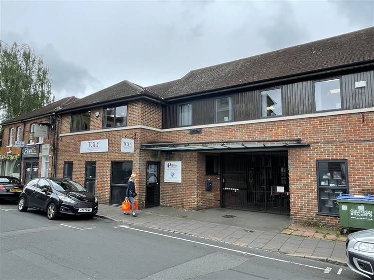 Property to let in Ground Floor Office, 9 Station Road, Marlow SL7, £