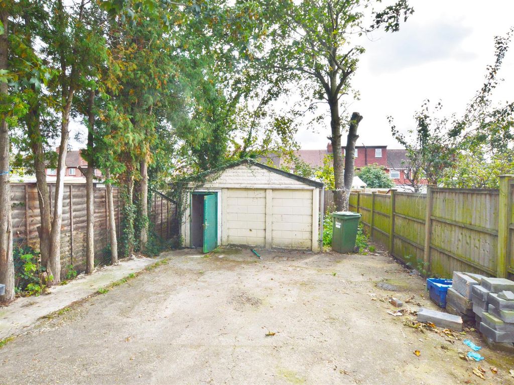 3 bed end terrace house for sale in Cumberland Avenue, Farnham Royal