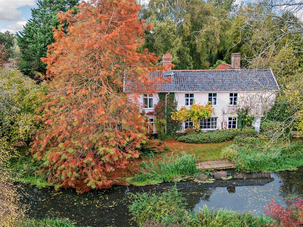 6 Bed Detached House For Sale In Low Tharston Tharston Norwich 