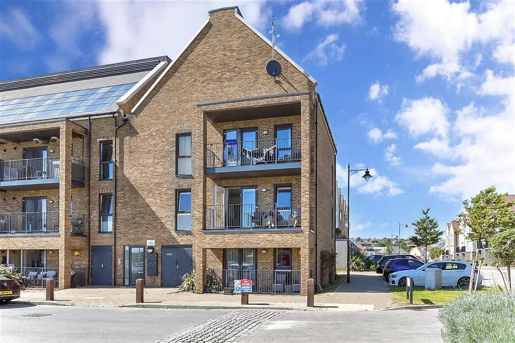 2 bed flat for sale in Knights Templar Way, Strood, Rochester, Kent ME2