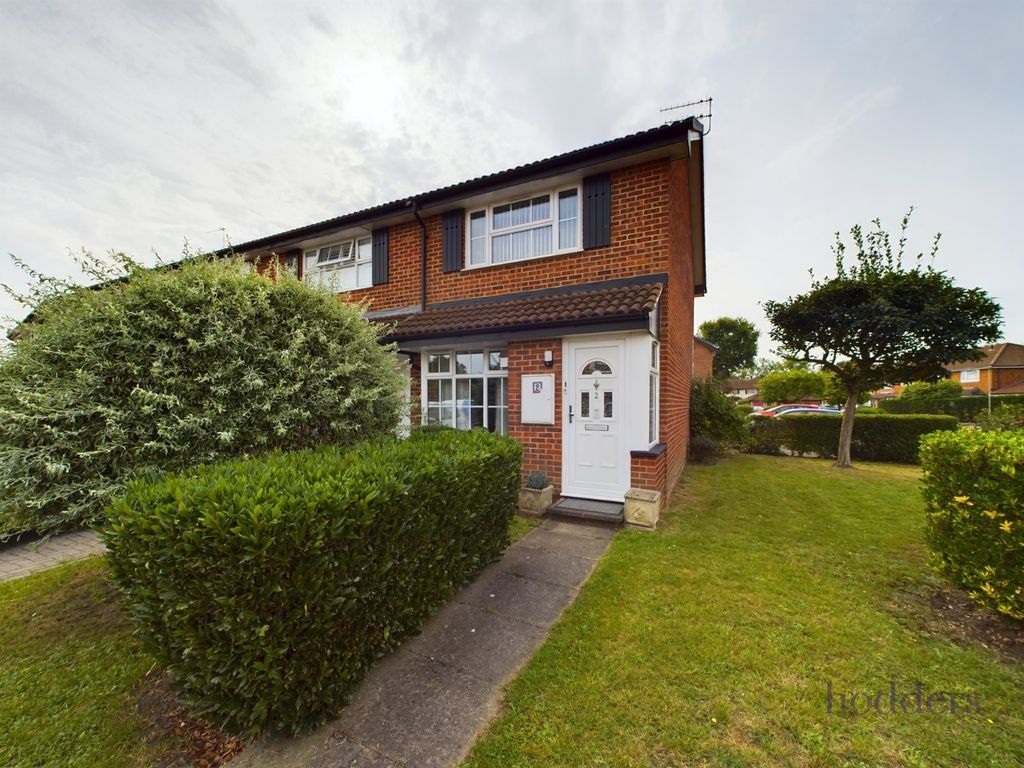 2 bed end terrace house for sale in Finlay Gardens, Addlestone, Surrey