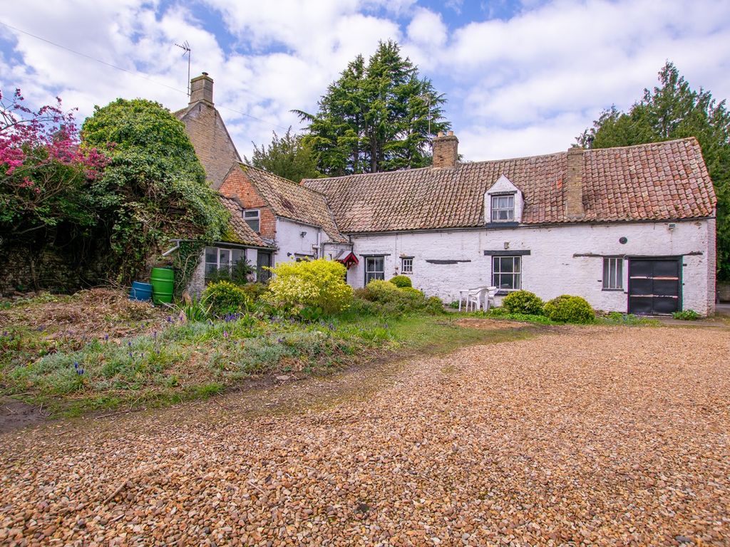 3 bed property for sale in Church Street, Werrington Village